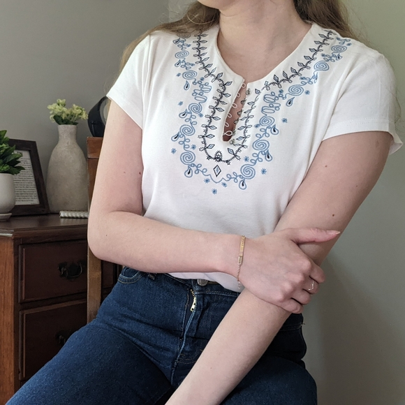 Vintage Embroidered Tee - Picture 3 of 6